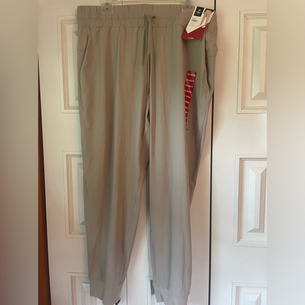 Members Mark women’s jogger, XL, tan color, NWT